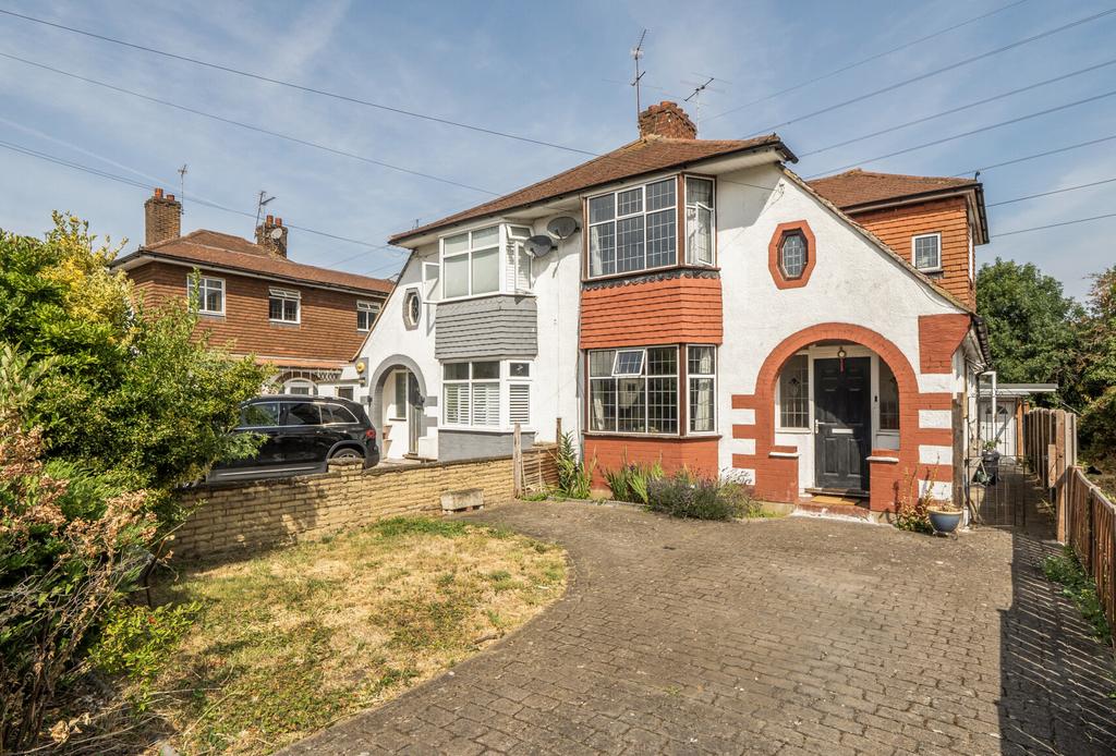 Detached house exterior, driveway