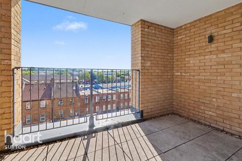 2 bedroom flat for sale, High Street, sutton