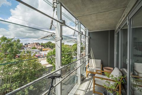 2 bedroom flat for sale, Consort Road, London, SE15