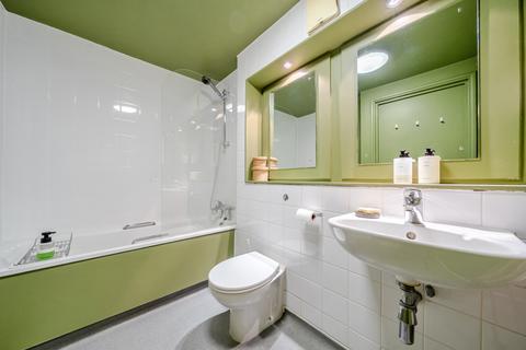 2 bedroom flat for sale, Consort Road, London, SE15
