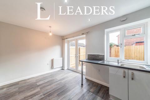 3 bedroom semi-detached house to rent, Philip Road, NG24