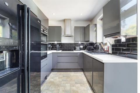 4 bedroom semi-detached house for sale, Manor Way, Woodmansterne, Banstead