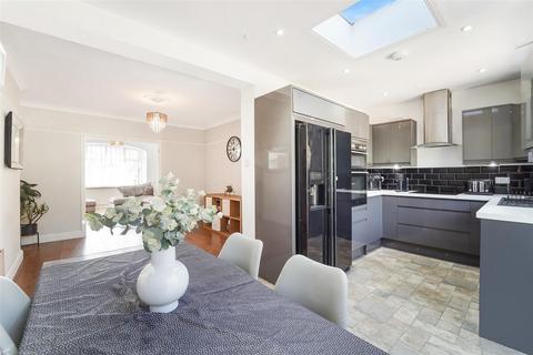 4 bedroom semi-detached house for sale, Manor Way, Woodmansterne, Banstead