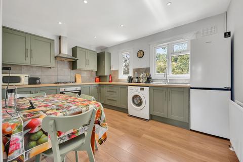 3 bedroom flat to rent, Skipsey Avenue, East Ham, E6