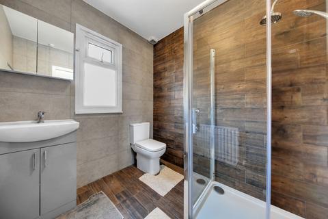 3 bedroom flat to rent, Skipsey Avenue, East Ham, E6