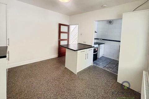 3 bedroom semi-detached house to rent, Cardigan Drive, Lancashire BL9