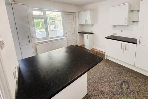 3 bedroom semi-detached house to rent, Cardigan Drive, Lancashire BL9