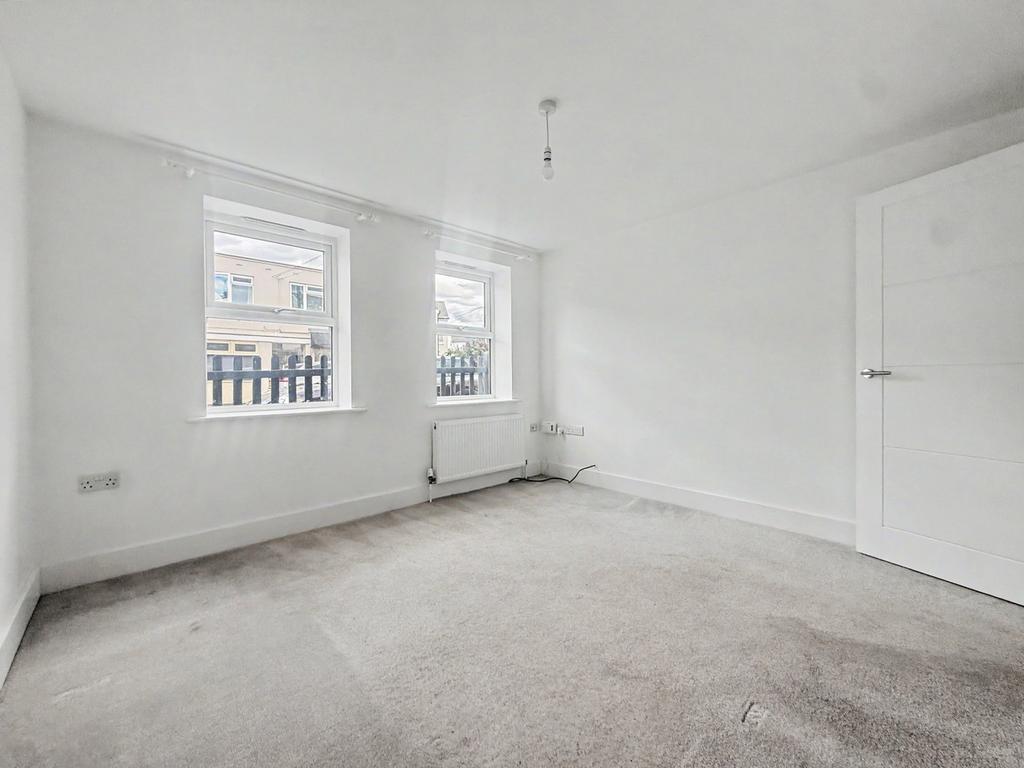 House in Tunbridge Wells - View 3