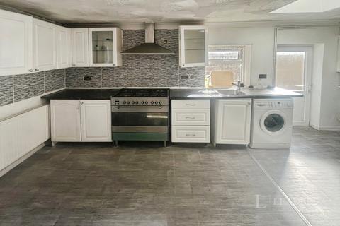 3 bedroom semi-detached house to rent, Waller Avenue, Luton, Bedfordshire, LU4