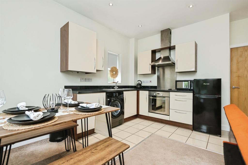 Apartment in Dudley, West Midlands - View 5