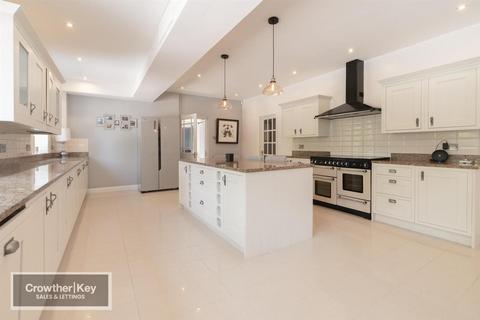 6 bedroom detached house for sale, Bishops Lane, Buxton