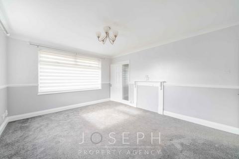 2 bedroom bungalow to rent, Tuddenham Avenue, Ipswich, IP4