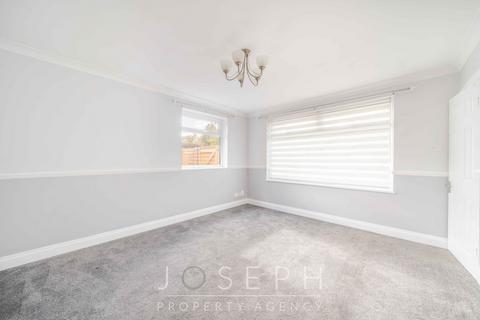 2 bedroom bungalow to rent, Tuddenham Avenue, Ipswich, IP4