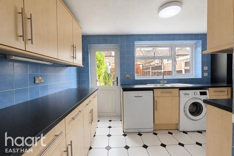 2 bedroom terraced house to rent, Jedburgh Road, LONDON