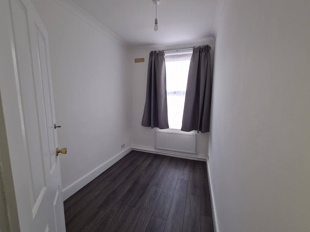 Apartment in Harrow - View 4