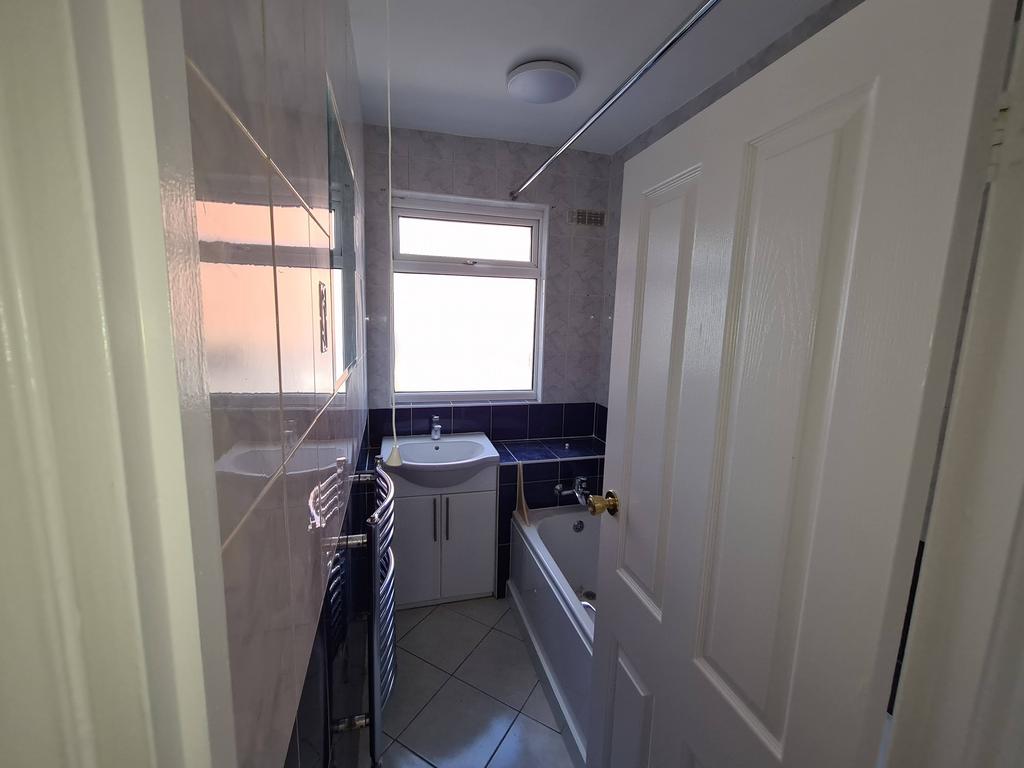 Apartment in Harrow - More