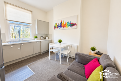 2 bedroom flat to rent, Waterloo Crescent, Nottingham, NG7 4AX