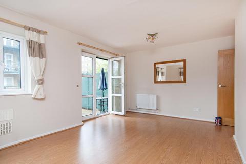 2 bedroom flat to rent, Lorne Close, London