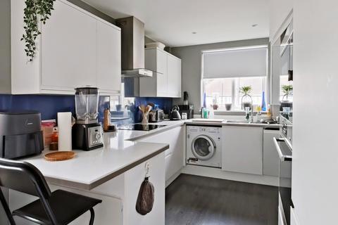 2 bedroom flat for sale, Longlands Court, Sidcup DA15