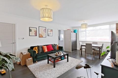 2 bedroom flat for sale, Longlands Court, Sidcup DA15