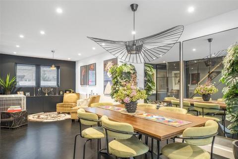 5 bedroom terraced house to rent, Richmond Road, London, E8