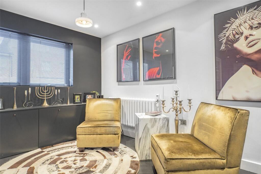 House in London - View 3