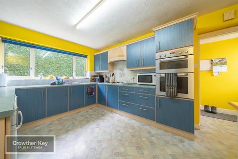 4 bedroom detached house for sale, Green Lane, Buxton