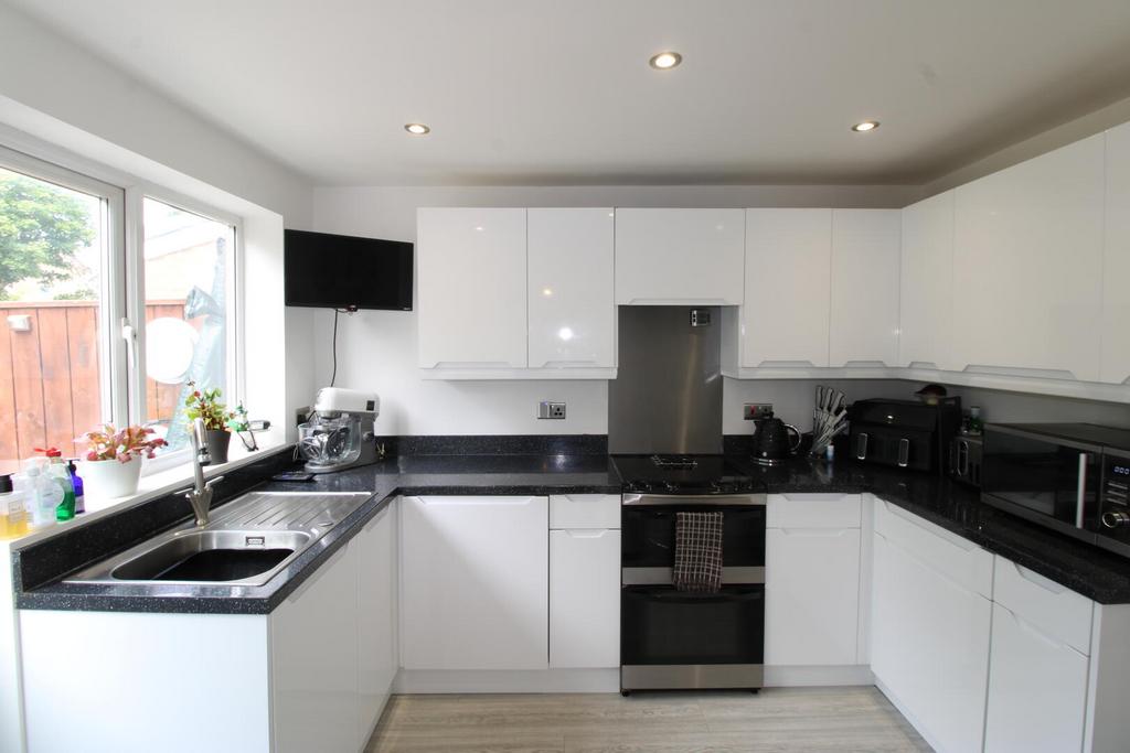 House in Newcastle Upon Tyne - View 5