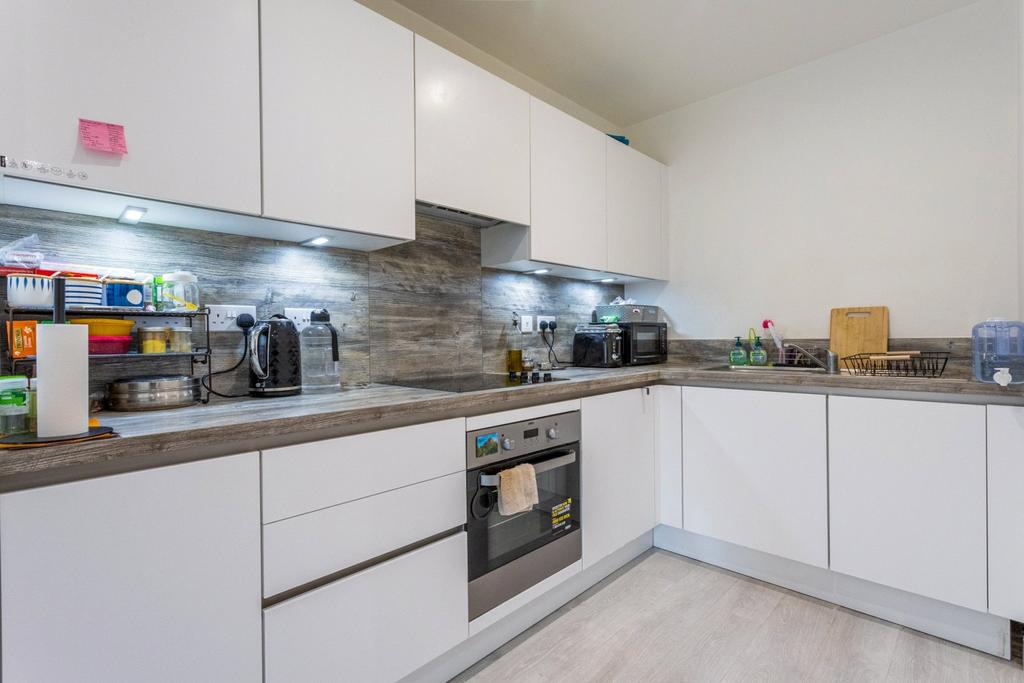 Apartment in Hounslow - View 2