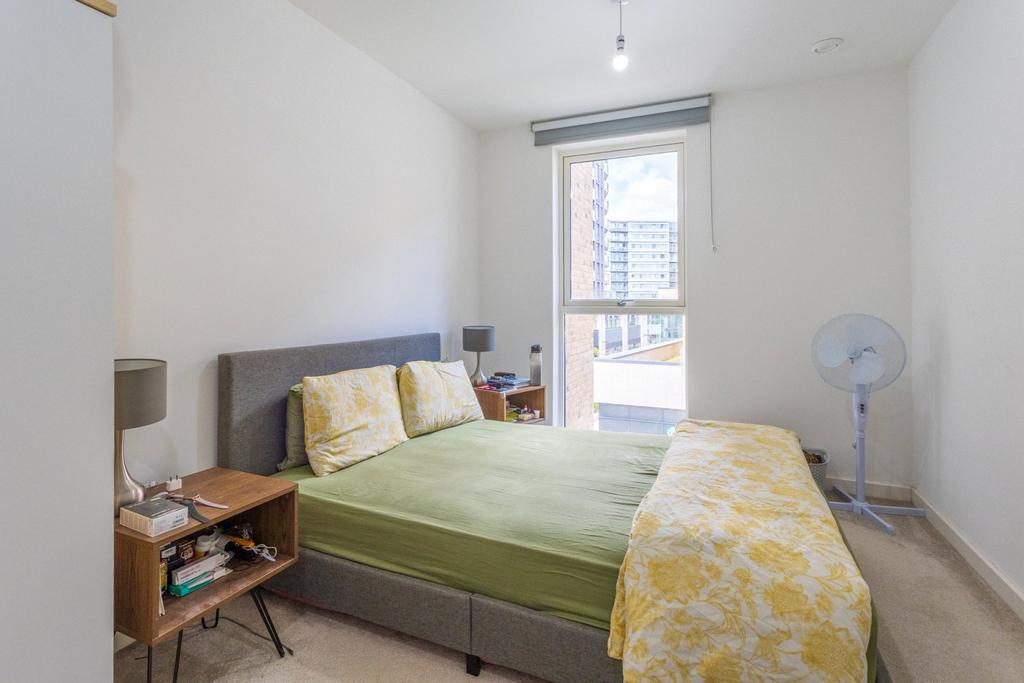 Apartment in Hounslow - View 4