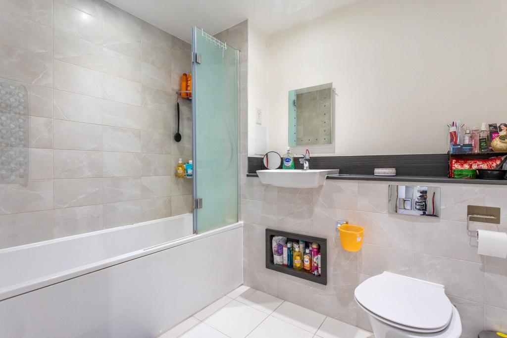 Apartment in Hounslow - View 5
