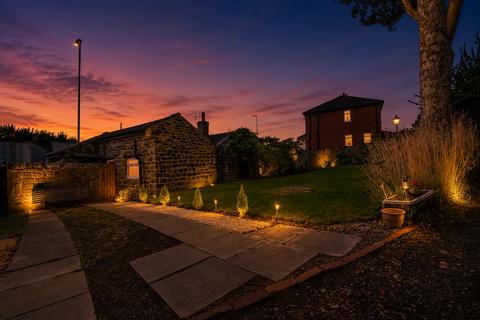 2 bedroom bungalow for sale, Huddersfield Road, Mirfield, West Yorkshire, WF14