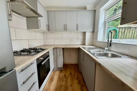 3 bedroom terraced house to rent, Mountside, Risca, NP11