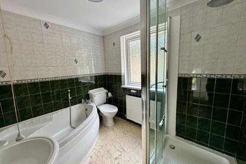 3 bedroom terraced house to rent, Mountside, Risca, NP11