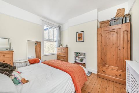 2 bedroom flat to rent, Edgeley Road, Clapham, London, SW4