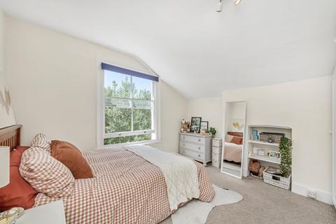 2 bedroom flat to rent, Edgeley Road, Clapham, London, SW4