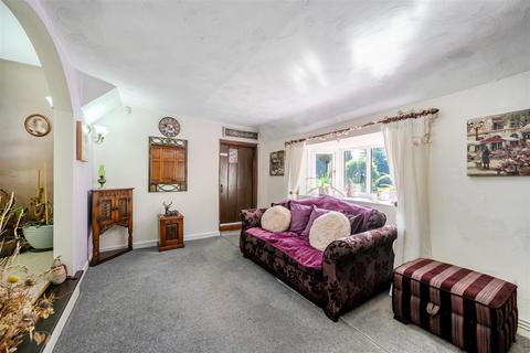 5 bedroom detached house for sale, Clows Top, Kidderminster