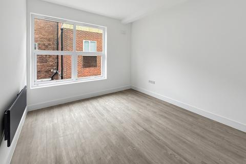 1 bedroom flat to rent, High Street, Southend-on-sea, SS1 1