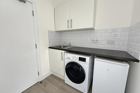 1 bedroom flat to rent, High Street, Southend-on-sea, SS1 1