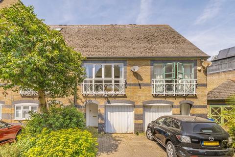 Eleanor Close, London SE16