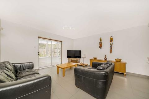 3 bedroom terraced house for sale, Eleanor Close, London SE16