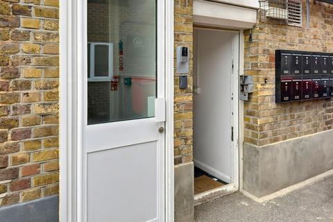 1 bedroom flat to rent, High Street, Southend-on-sea, SS1 1