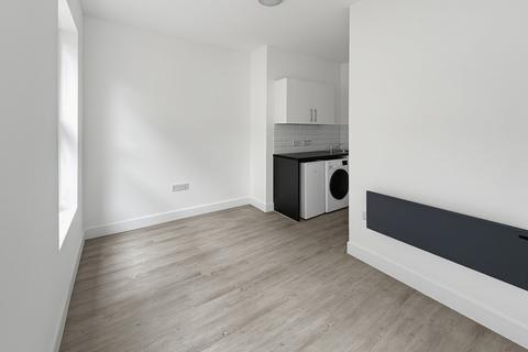 1 bedroom flat to rent, High Street, Southend-on-sea, SS1 1