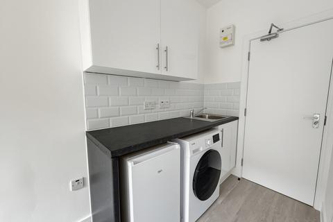 1 bedroom flat to rent, High Street, Southend-on-sea, SS1 1