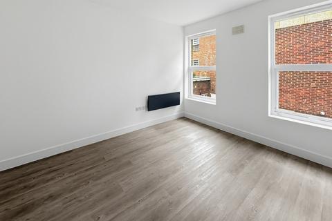 1 bedroom flat to rent, High Street, Southend-on-sea, SS1 1