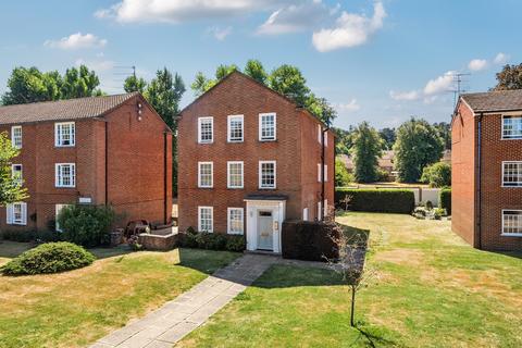 3 bedroom flat to rent, Fairmile Henley On Thames RG9