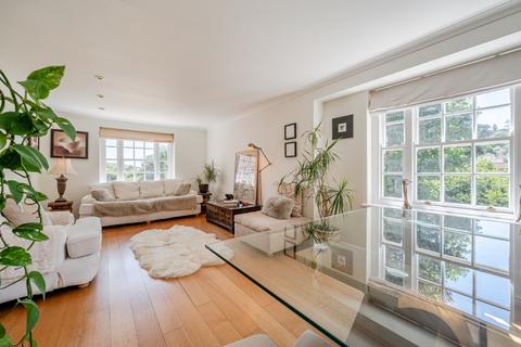 3 bedroom flat to rent, Fairmile Henley On Thames RG9