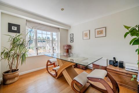 3 bedroom flat to rent, Fairmile Henley On Thames RG9
