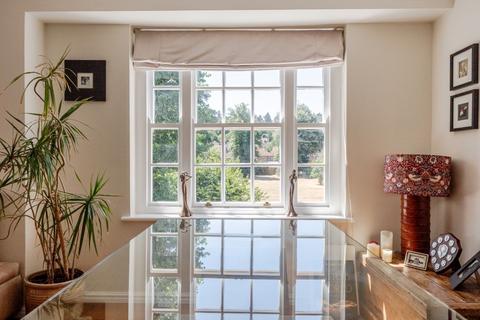3 bedroom flat to rent, Fairmile Henley On Thames RG9
