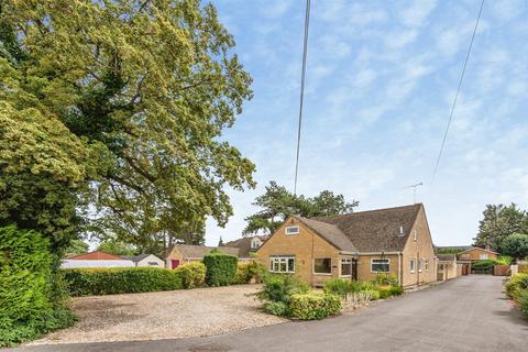 4 bedroom detached bungalow for sale, Arkell Avenue, Carterton